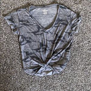 American Eagle gray camo t-shirt
